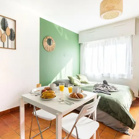 Avec Terrasse, Gare A 200m Et Parking Gratuit * Saint-Cyr-l'Ecole