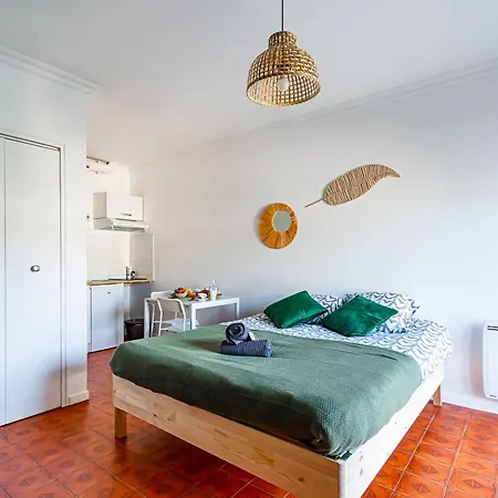 Avec Terrasse, Gare A 200m Et Parking Gratuit アパート