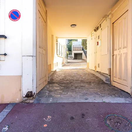 Apartment Avec Terrasse, Gare A 200m Et Parking Gratuit Saint-Cyr-l'Ecole