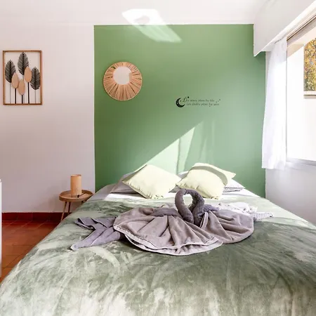 Avec Terrasse, Gare A 200m Et Parking Gratuit Apartment