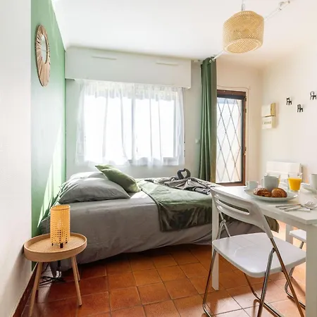 Avec Terrasse, Gare A 200m Et Parking Gratuit Apartment Saint-Cyr-l'Ecole