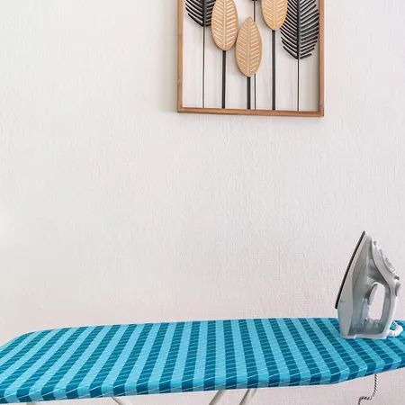 Apartment Avec Terrasse, Gare A 200m Et Parking Gratuit Saint-Cyr-l'Ecole