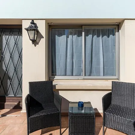 Avec Terrasse, Gare A 200m Et Parking Gratuit Apartment