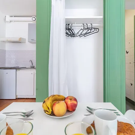Avec Terrasse, Gare A 200m Et Parking Gratuit Apartment