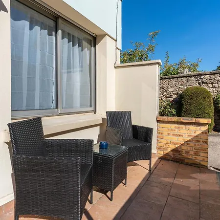 Avec Terrasse, Gare A 200m Et Parking Gratuit Saint-Cyr-lʼÉcole