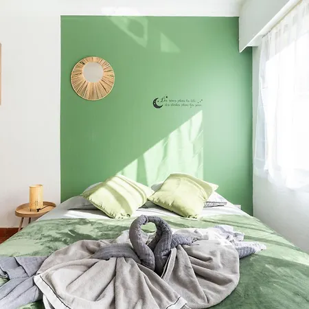 Apartment Avec Terrasse, Gare A 200m Et Parking Gratuit Saint-Cyr-l'Ecole